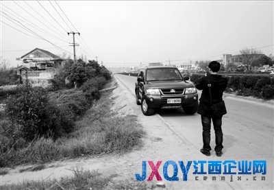 皖浙桂多地公車“頂風”掃墓 軍車司機提防記者
