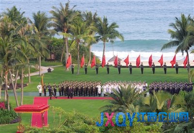 4月5日，國家主席習近平在海南三亞舉行儀式歡迎緬甸總統吳登盛訪華。吳登盛將出席2013年博鰲亞洲論壇年會。 新華社記者 王曄 攝