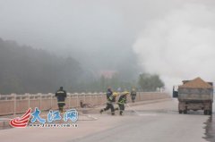 206國道贛州石城境內一貨車起火（圖）