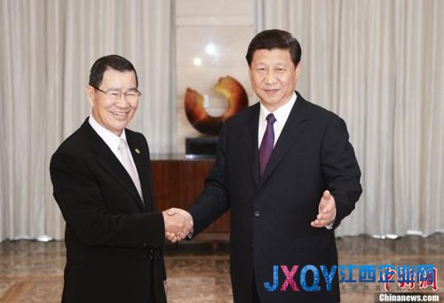 4月8日，中共中央總書記習(xí)近平在海南博鰲會見了臺灣兩岸共同市場基金會榮譽董事長蕭萬長率領(lǐng)的代表團一行。中新社發(fā) 廖攀 攝