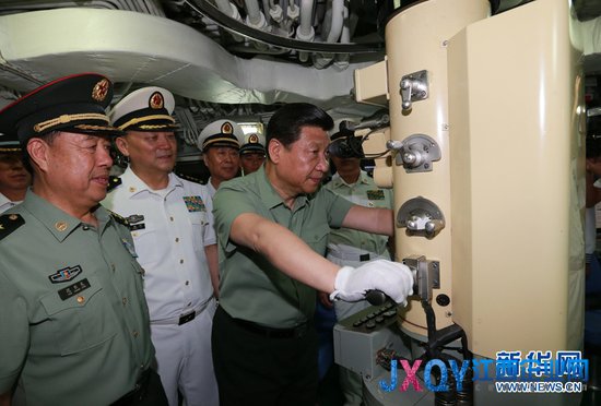 習(xí)近平視察海軍駐三亞部隊(duì) 登井岡山艦和新型潛艇