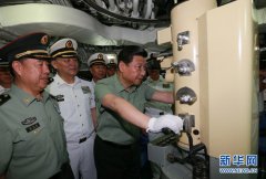 習近平視察海軍駐三亞部隊 登井岡山艦和新型潛
