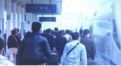 媒體曝光湖北書記李鴻忠親自在十堰站趕火車(圖
