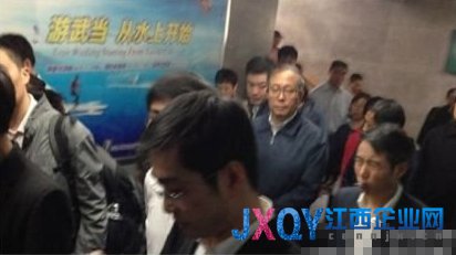 媒體曝光湖北書記李鴻忠親自在十堰站趕火車(圖)