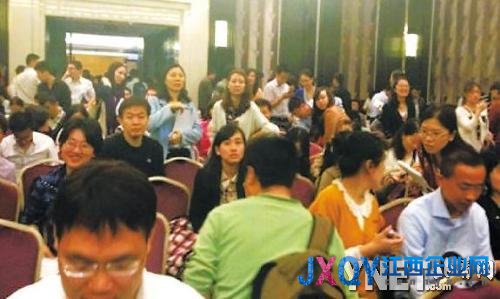 上海家化女股民大鬧股東會：“你沒有股票當然不在乎”