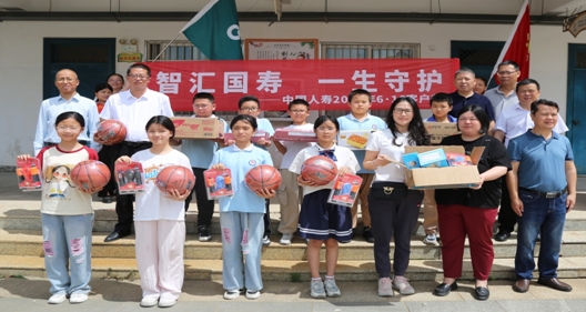 牽手國壽  創繪未來—中國人壽九江分公司開展鄉村美育教育公益活動